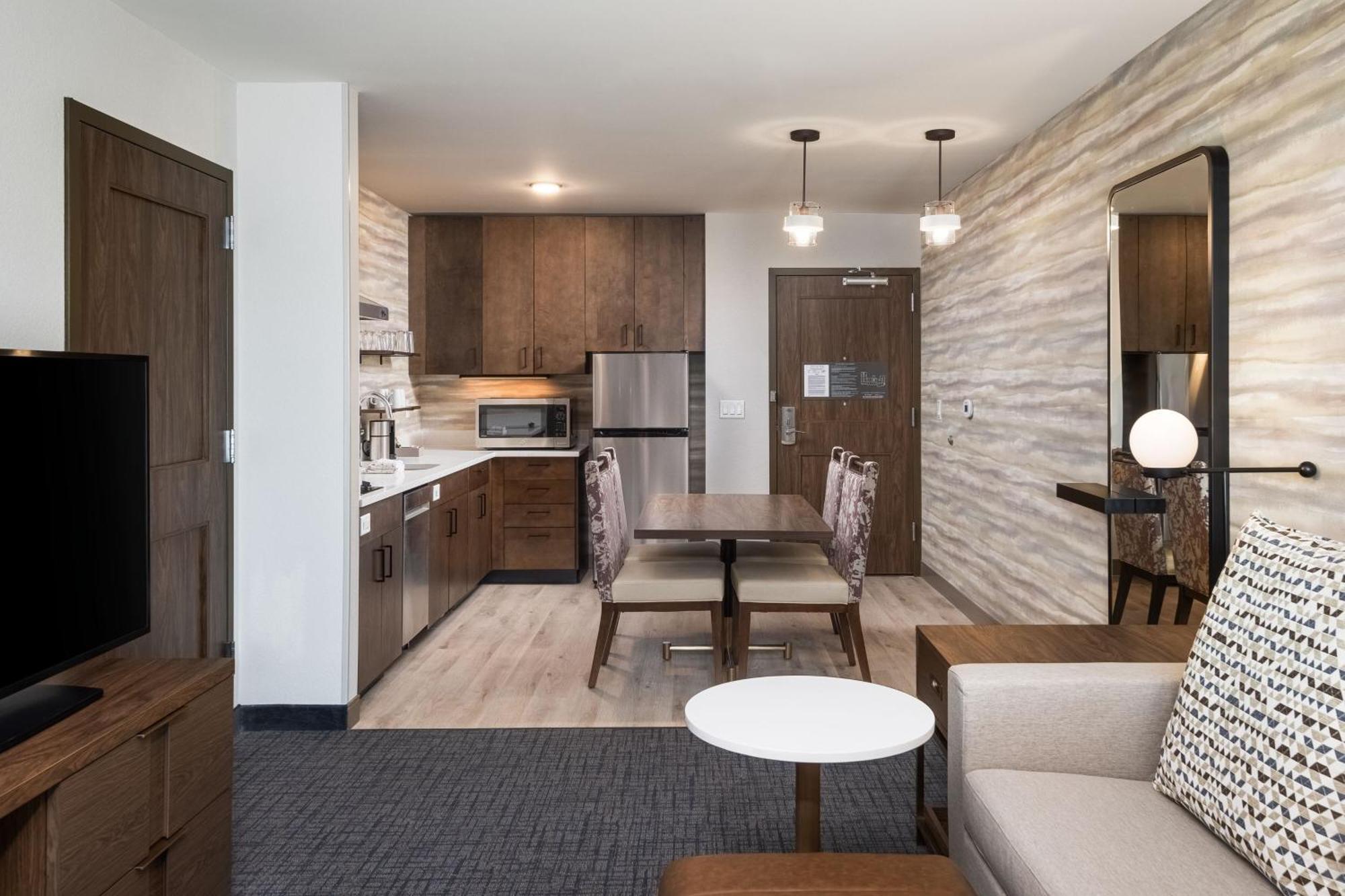 By Marriott Denver Hotel Aurora